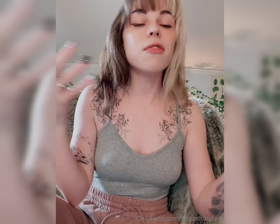 Ashley Tea aka heyashleytea - 02-17-2024 OnlyFans Video - lil feed vlog I love doing these lol I cannot be stopped