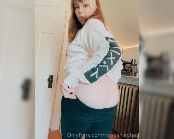 Ashley Tea aka heyashleytea - 08-15-2023 OnlyFans Video - focus on the positives Life is tough but butts are nice so theres that