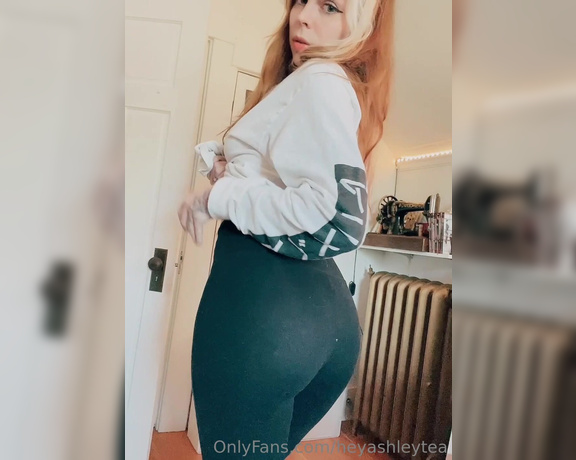 Ashley Tea aka heyashleytea - 08-15-2023 OnlyFans Video - focus on the positives Life is tough but butts are nice so theres that