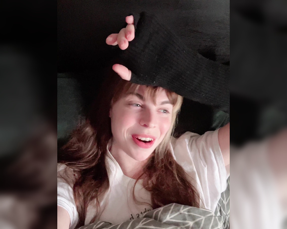 Ashley Tea aka heyashleytea - 12-30-2022 OnlyFans Video - silly little update but heres an in_my_bed talking update, and well wishes for the new