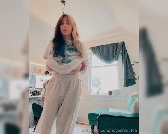 Ashley Tea aka heyashleytea - 01-23-2024 OnlyFans Video - Ok so we do be losin it a little bit BUT WE DO THE BEST WE