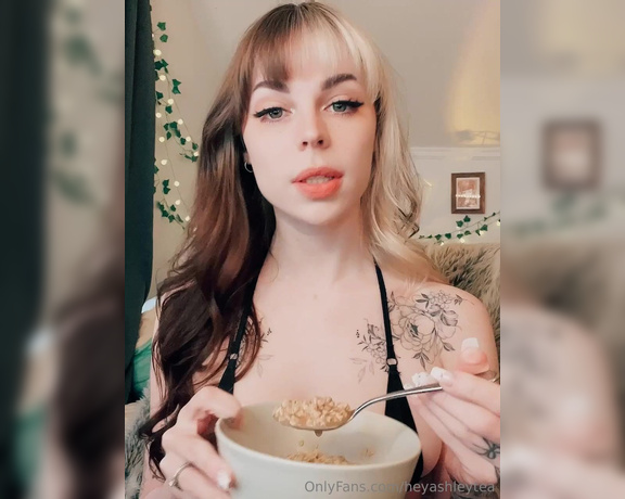 Ashley Tea aka heyashleytea - 01-29-2024 OnlyFans Video - Bless this weird ass website