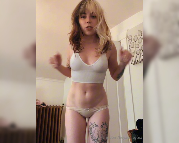 Ashley Tea aka heyashleytea - 09-20-2024 OnlyFans Video - Hell yes fancy aesthetic photo shoots but also, this Tip to curse the mosquitoes that attacked