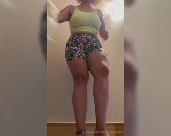 Divine Paradoxxx aka divineparadoxxx - 08-29-2024 OnlyFans Video - Do you like public play