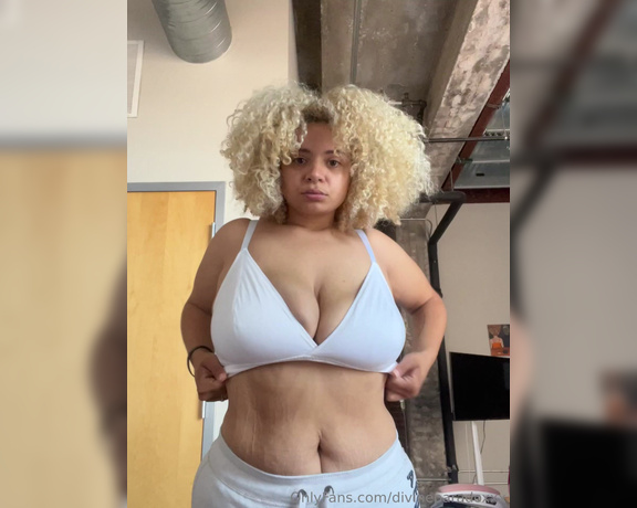 Divine Paradoxxx aka divineparadoxxx - 10-05-2024 OnlyFans Video - Twitter vs_ilii