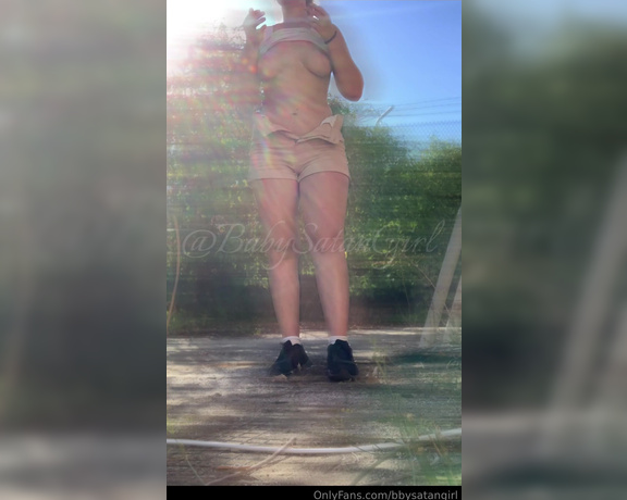 BabySatanGirl aka babysatangirl - 10-05-2023 OnlyFans Video - Desnudándome en el campo, te vienes a recoger flores