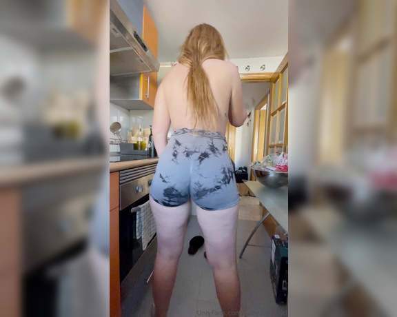 BabySatanGirl aka babysatangirl - 04-28-2024 OnlyFans Video - would you like a twerk in your