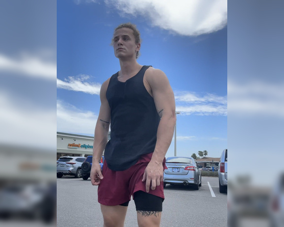 Curlyheadedfck aka curlyheadedfck - 07-26-2023 OnlyFans Video - Unedited parking lot flex