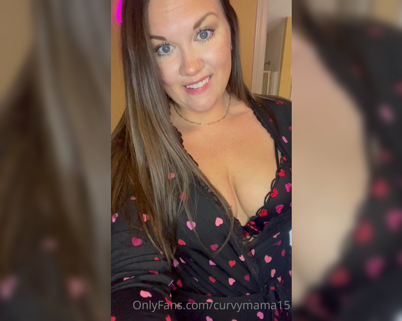 CurvyMama15 aka curvymama15 - 01-20-2023 OnlyFans Video - Happy Friday What would you like to see me do in this set