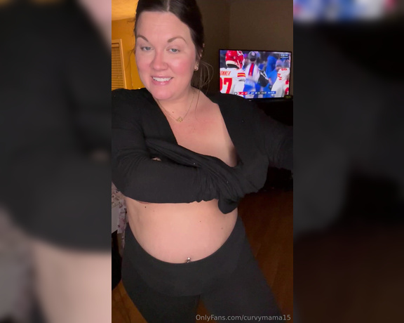 CurvyMama15 aka curvymama15 - 01-22-2024 OnlyFans Video - Happy Sunday  who are you rooting for in this game