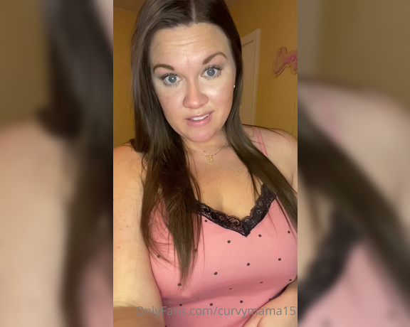 CurvyMama15 aka curvymama15 - 01-17-2023 OnlyFans Video - Getting comfy