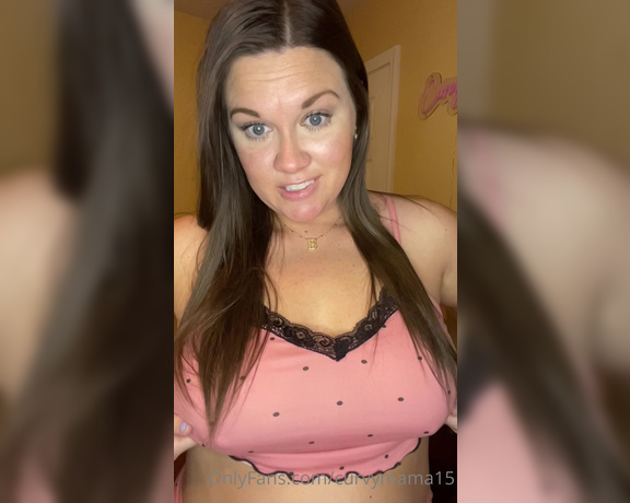 CurvyMama15 aka curvymama15 - 01-17-2023 OnlyFans Video - Getting comfy