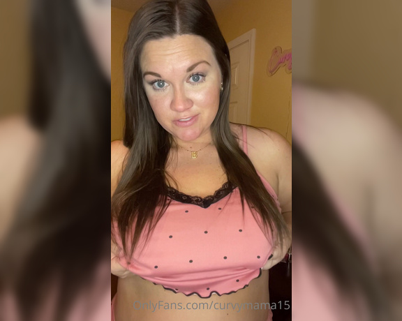 CurvyMama15 aka curvymama15 - 01-17-2023 OnlyFans Video - Getting comfy