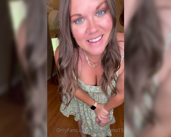 CurvyMama15 aka curvymama15 - 06-16-2023 OnlyFans Video - Happy Friday  Honest opinions