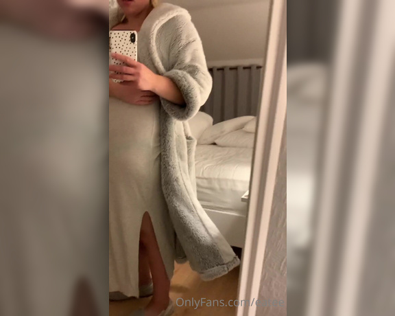 Eatee aka eatee - 11-04-2020 OnlyFans Video - Fat and bloated _ how have I gotten so huge