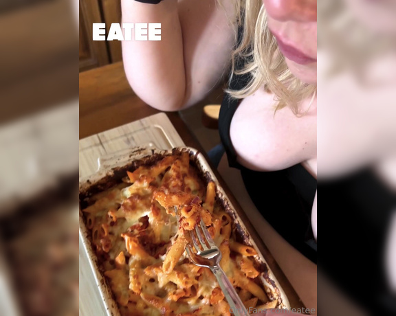 Eatee aka eatee - 05-04-2024 OnlyFans Video - How much do you think I managed to eat of this in one sitting For a