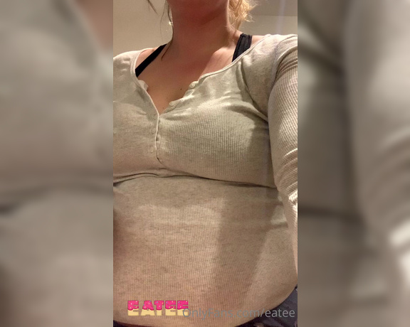 Eatee aka eatee - 12-14-2020 OnlyFans Video - Nigella Lawson eat your heart out  I cant keep this top down over my belly