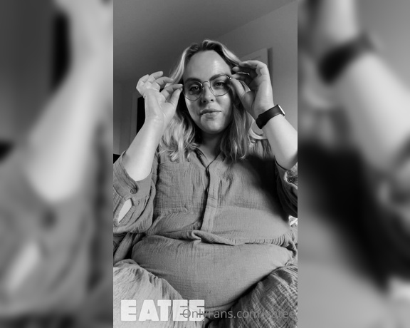 Eatee aka eatee - 06-04-2023 OnlyFans Video - A bit hot and bothered for anything other than a little belly play