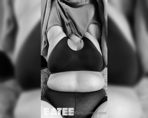 Eatee aka eatee - 06-04-2023 OnlyFans Video - A bit hot and bothered for anything other than a little belly play