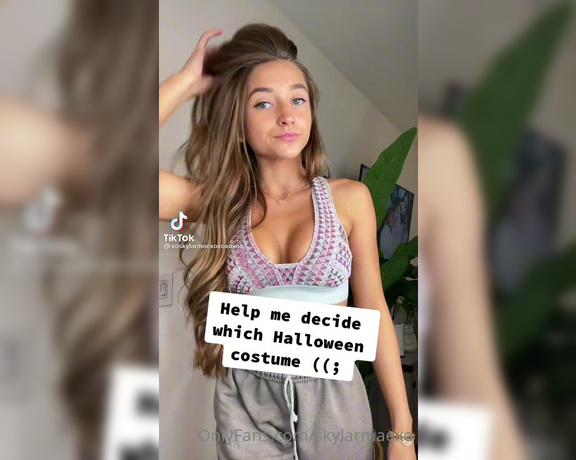 Skylarmaexo aka skylarmaexo - 10-29-2021 OnlyFans Video - Help me pick 1_4  comment below