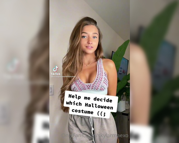 Skylarmaexo aka skylarmaexo - 10-29-2021 OnlyFans Video - Help me pick 1_4  comment below