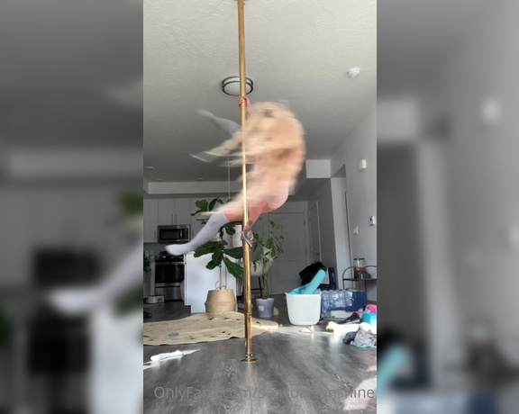 Sunshine999 aka sensualsunshine - 11-23-2020 OnlyFans Video - I love pole dancing so much You guys get to see this video before anyone else