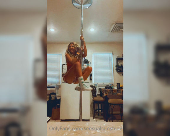 Sunshine999 aka sensualsunshine - 09-06-2021 OnlyFans Video - Pole dancing lit is hard lol