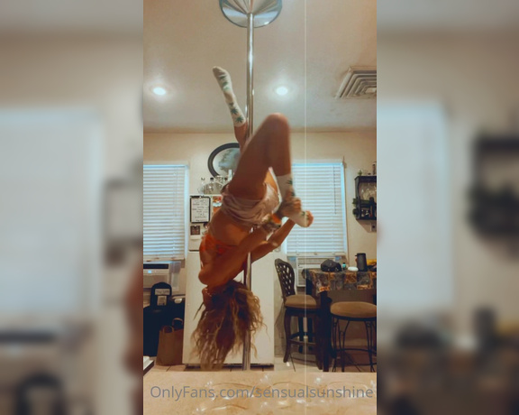 Sunshine999 aka sensualsunshine - 09-06-2021 OnlyFans Video - Pole dancing lit is hard lol