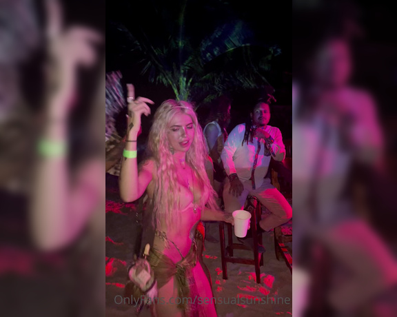 Sunshine999 aka sensualsunshine - 12-20-2021 OnlyFans Video - Shaking my a amp dancing at a jungle full moon beach party with my sexy friendzzz