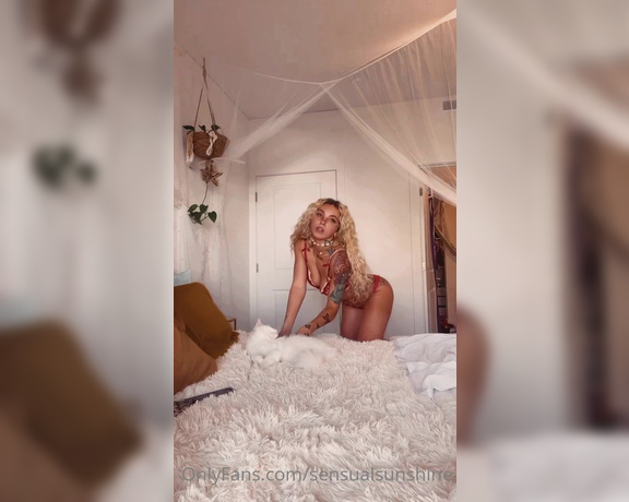 Sunshine999 aka sensualsunshine - 05-23-2022 OnlyFans Video - Crawling is hawt