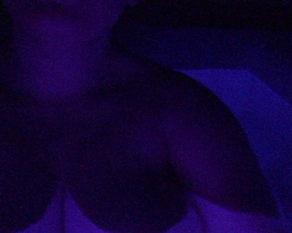 Carlotta Champagne aka carlotta - 01-04-2020 OnlyFans Video - Videos a little dark it was just me chilling the other night, Im Taking a new