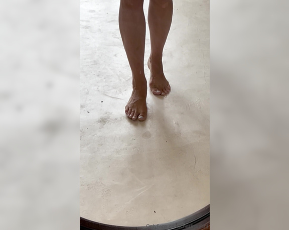 Charlisayshi aka charlisayshi - 09-23-2024 OnlyFans Video - Some feet for the feet lovers out there