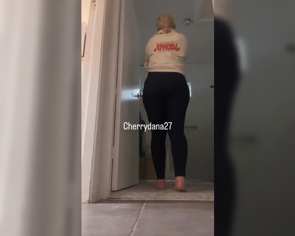 Cherrydana aka cherrydana27 - 09-06-2024 OnlyFans Video - Happy Friday_okmx