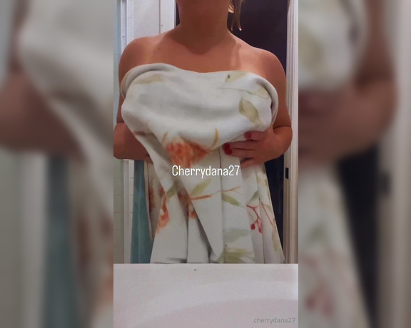 Cherrydana aka cherrydana27 - 10-14-2024 OnlyFans Video - Fresh out the shower