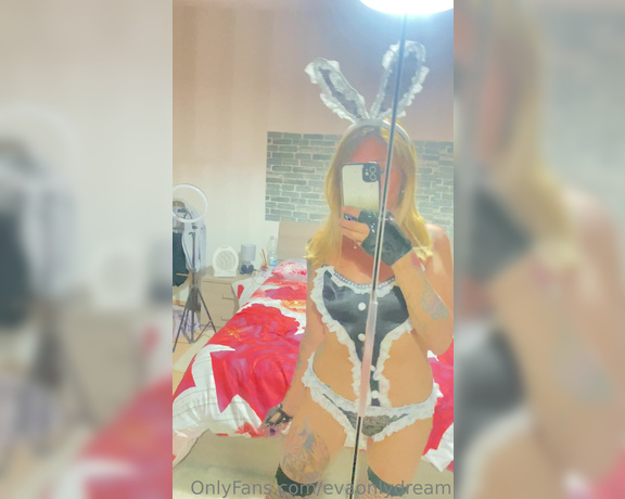 Eva Dreams80 aka evaonlydream - 04-09-2023 OnlyFans Video - La vostra coniglietta vi augura di passare una bellissima giornata di festa  Buona pasqua