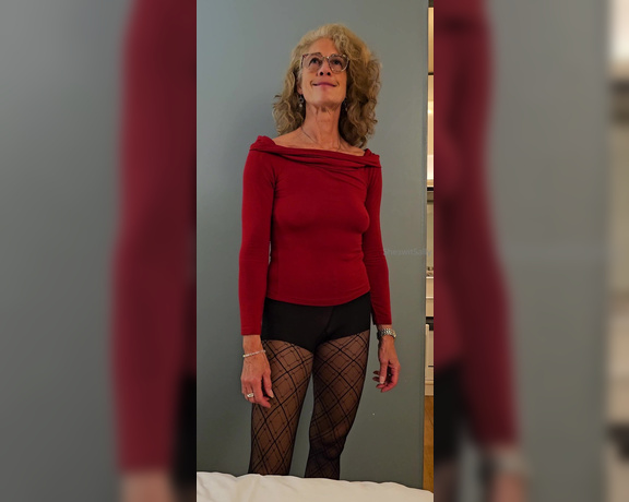 Classy Hot Babe aka sheswitme - 10-15-2024 OnlyFans Video - Pantyhose coming off