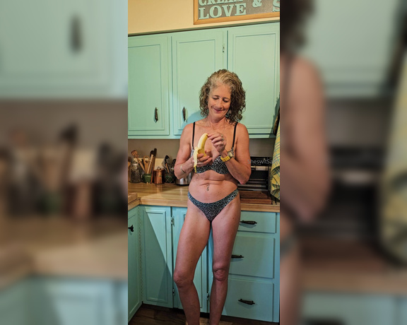 Classy Hot Babe aka sheswitme - 05-10-2024 OnlyFans Video - Gotta eat to stay strong