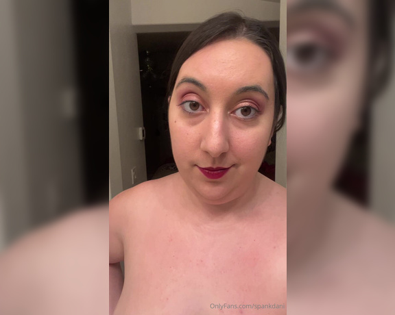 Dani Sorrento aka spankdani - 02-22-2024 OnlyFans Video - I always sit naked after cam and wonder why I put on such cute makeup for