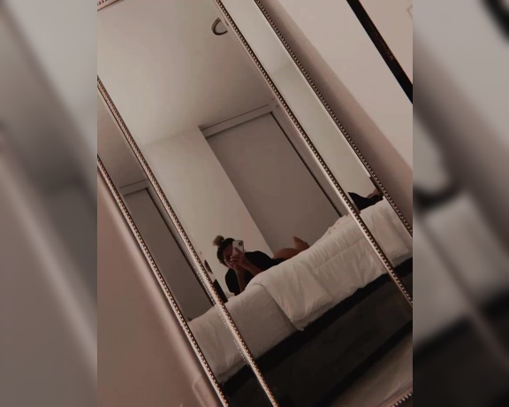 AKiani aka akiani - 08-22-2022 OnlyFans Video - Playing around in bed waiting for you to get home