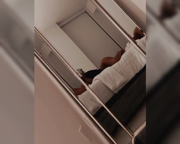 AKiani aka akiani - 08-22-2022 OnlyFans Video - Playing around in bed waiting for you to get home