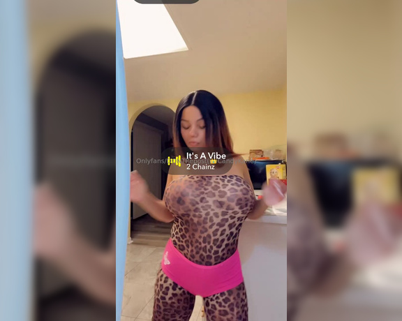 Candy Kane aka queencandykane - 08-21-2024 OnlyFans Video - Im a vibe