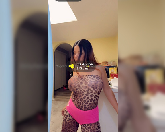 Candy Kane aka queencandykane - 08-21-2024 OnlyFans Video - Im a vibe