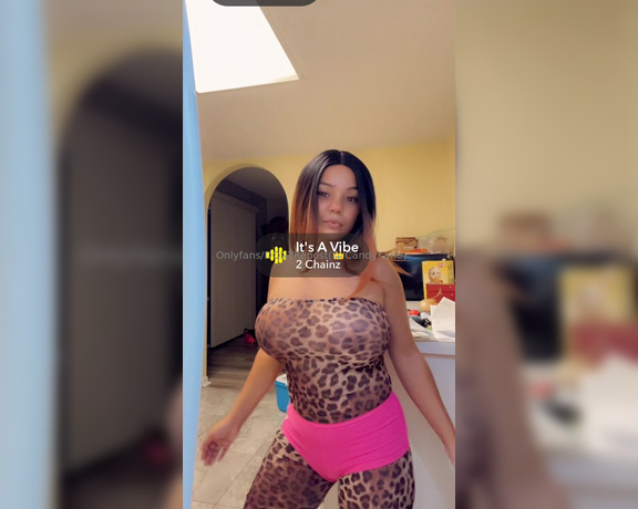 Candy Kane aka queencandykane - 08-21-2024 OnlyFans Video - Im a vibe