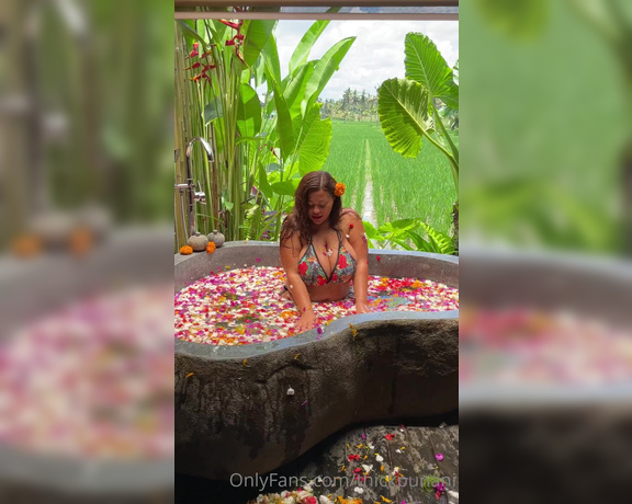 Coco Rains aka cocorains - 02-06-2023 OnlyFans Video - Unlock full video of me seducing you naked in the flower bath if you wanna gift