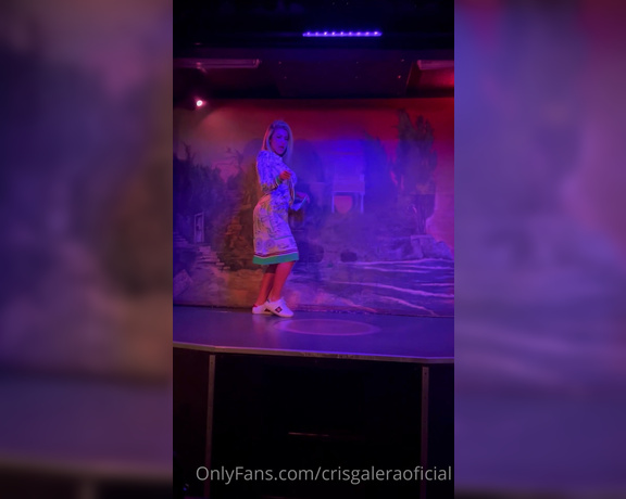 Cris Galera aka crisgaleraoficial - 06-10-2022 OnlyFans Video - Um presente pra você