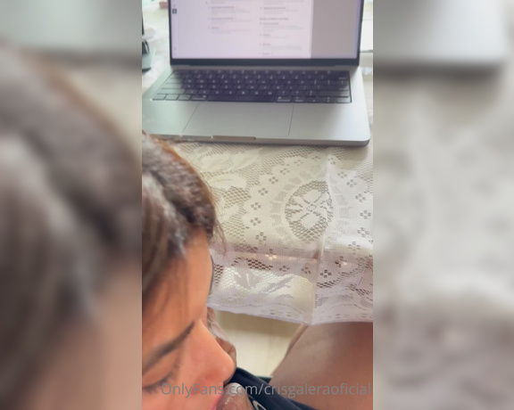 Cris Galera aka crisgaleraoficial - 11-23-2022 OnlyFans Video - Sua namorada chupa sua rola quando você está trabalhando Depois que chupei ele, ele não resistiu