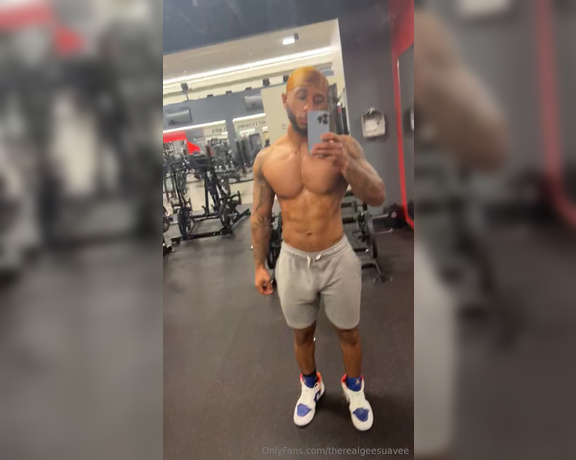 Gee Suaves aka therealgeesuavee - 11-15-2024 OnlyFans Video - somebody in need of a personal trainer