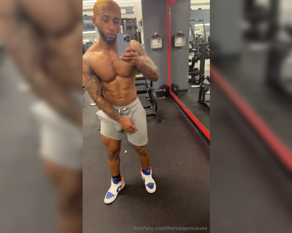 Gee Suaves aka therealgeesuavee - 11-15-2024 OnlyFans Video - somebody in need of a personal trainer