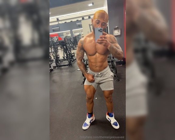 Gee Suaves aka therealgeesuavee - 11-15-2024 OnlyFans Video - somebody in need of a personal trainer