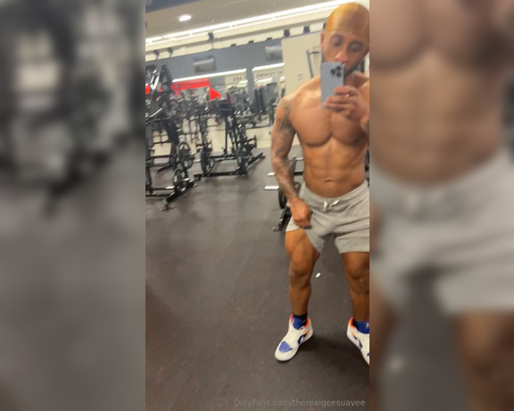 Gee Suaves aka therealgeesuavee - 11-15-2024 OnlyFans Video - somebody in need of a personal trainer